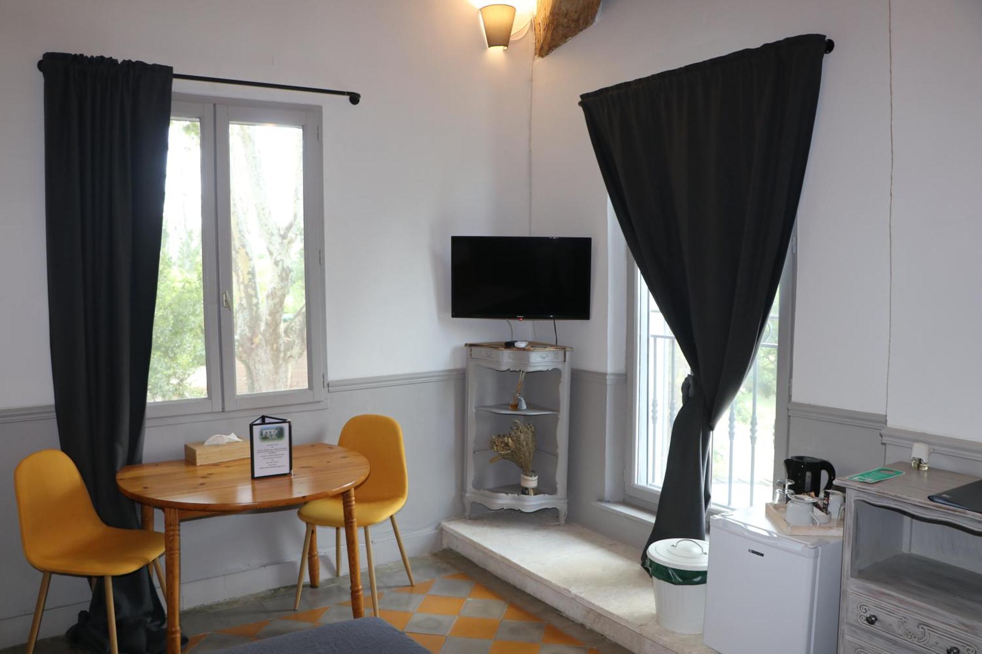 Le Mas Des Cerisiers Jacuzzi Et Sauna Inclus Pour Tous Les Logements Avignon Kültér fotó