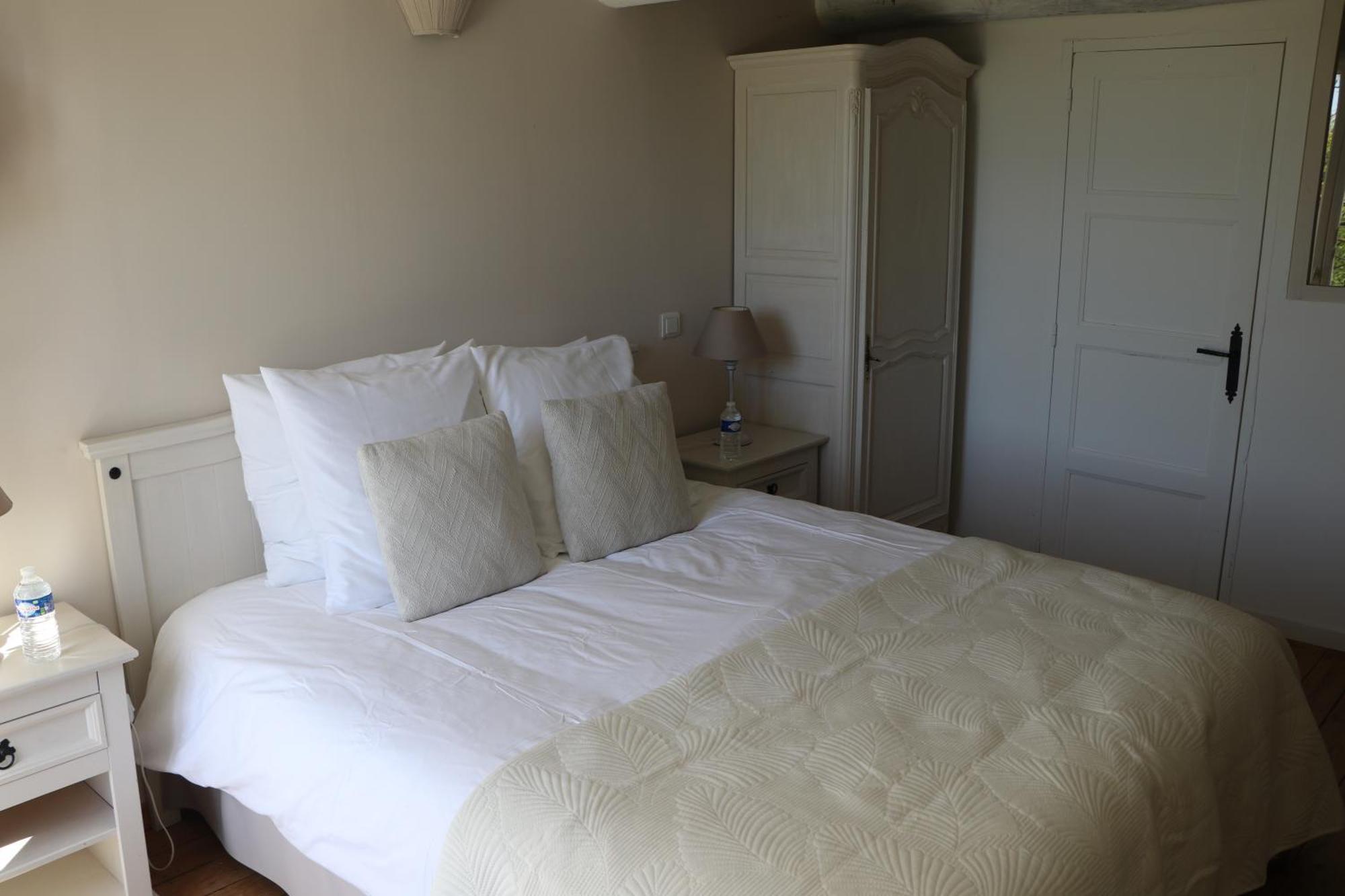 Le Mas Des Cerisiers Jacuzzi Et Sauna Inclus Pour Tous Les Logements Avignon Szoba fotó