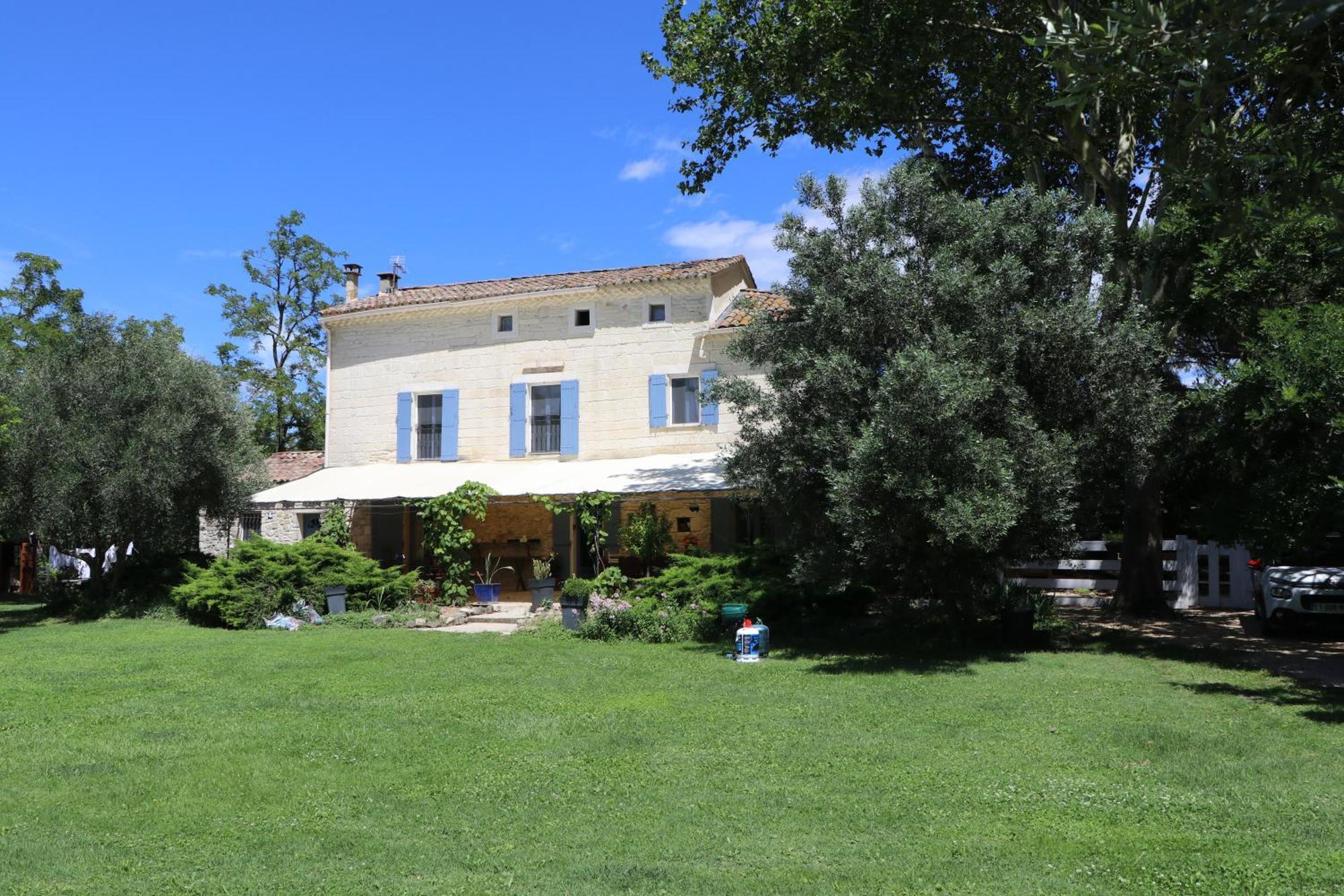 Le Mas Des Cerisiers Jacuzzi Et Sauna Inclus Pour Tous Les Logements Avignon Kültér fotó