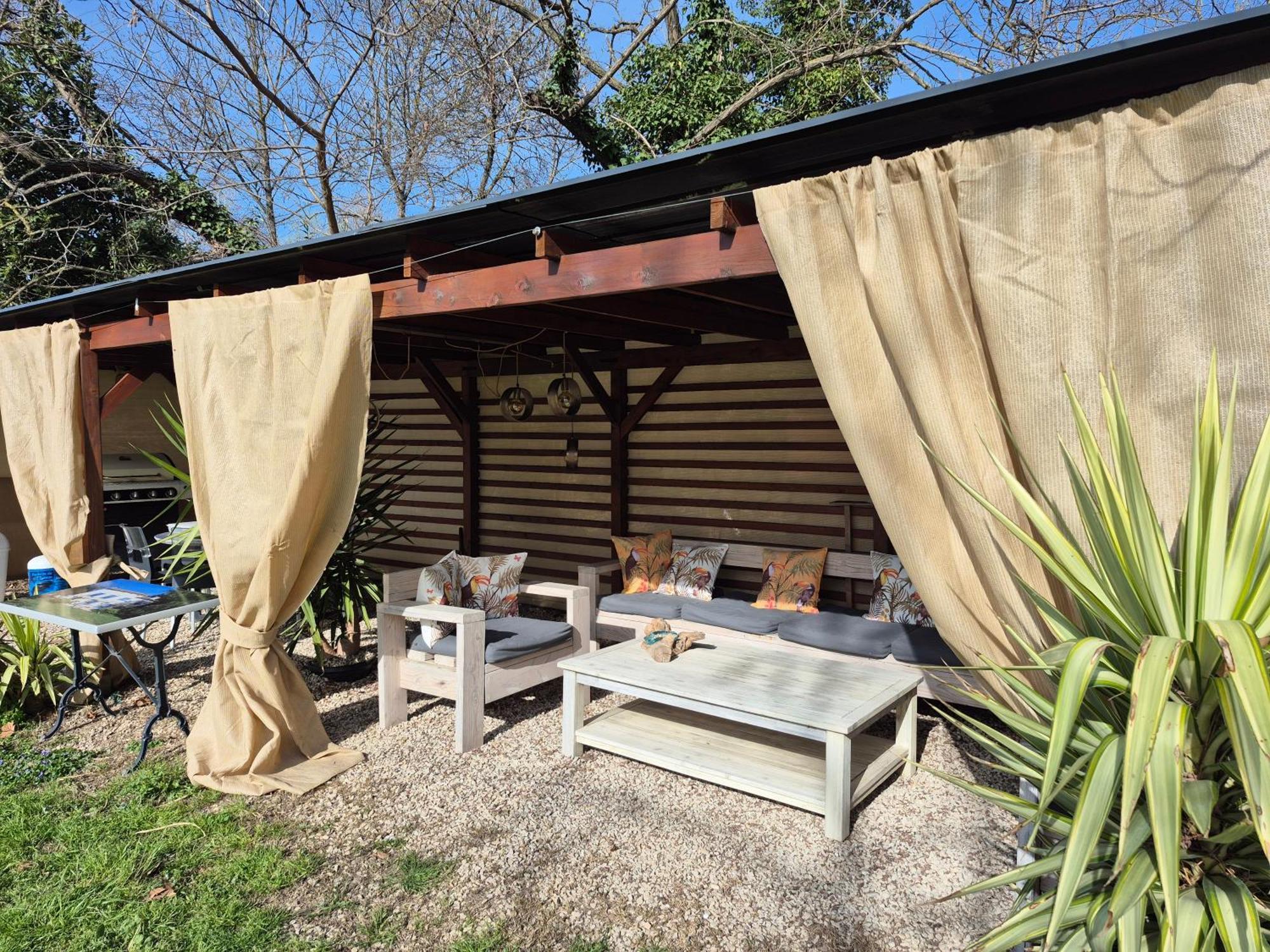 Le Mas Des Cerisiers Jacuzzi Et Sauna Inclus Pour Tous Les Logements Avignon Kültér fotó