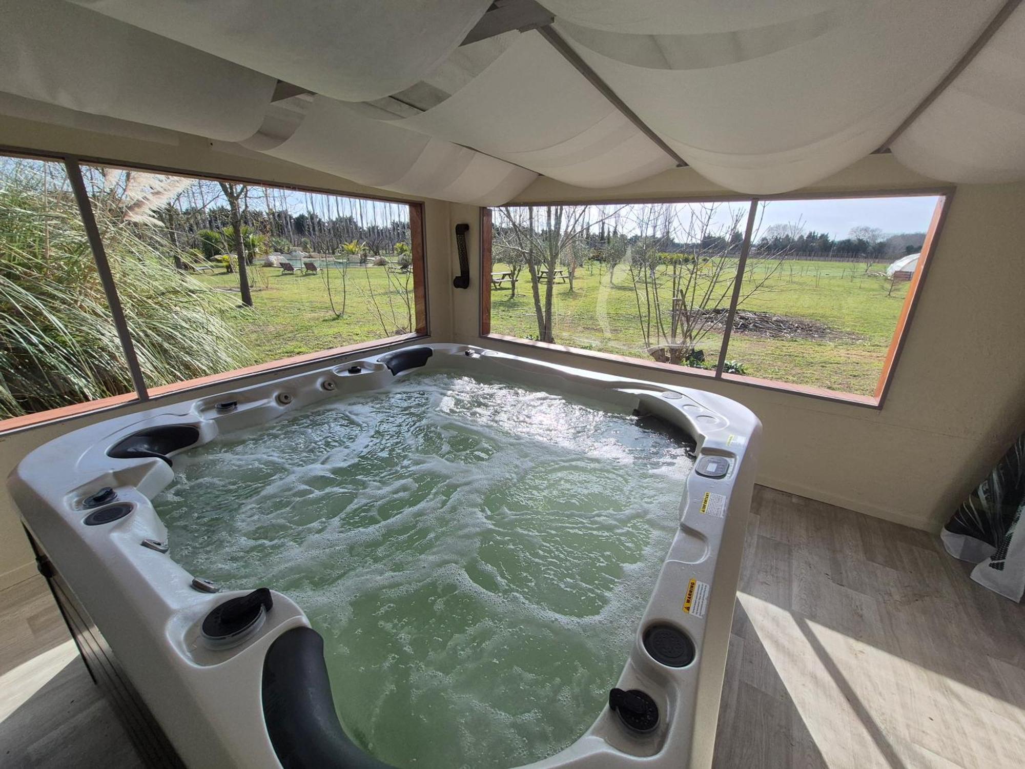 Le Mas Des Cerisiers Jacuzzi Et Sauna Inclus Pour Tous Les Logements Avignon Kültér fotó