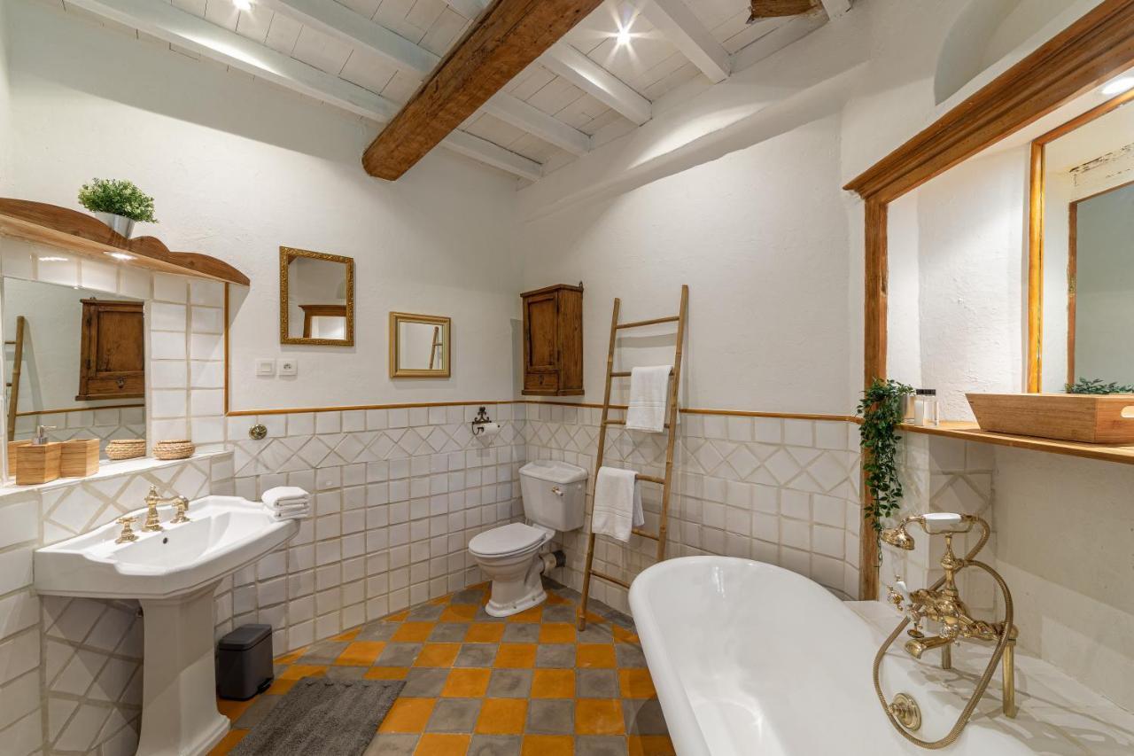 Le Mas Des Cerisiers Jacuzzi Et Sauna Inclus Pour Tous Les Logements Avignon Kültér fotó